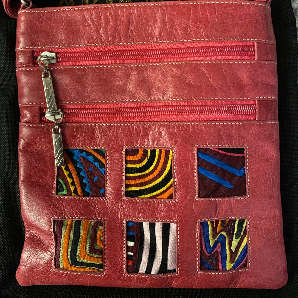 Adjustable crossbody bag